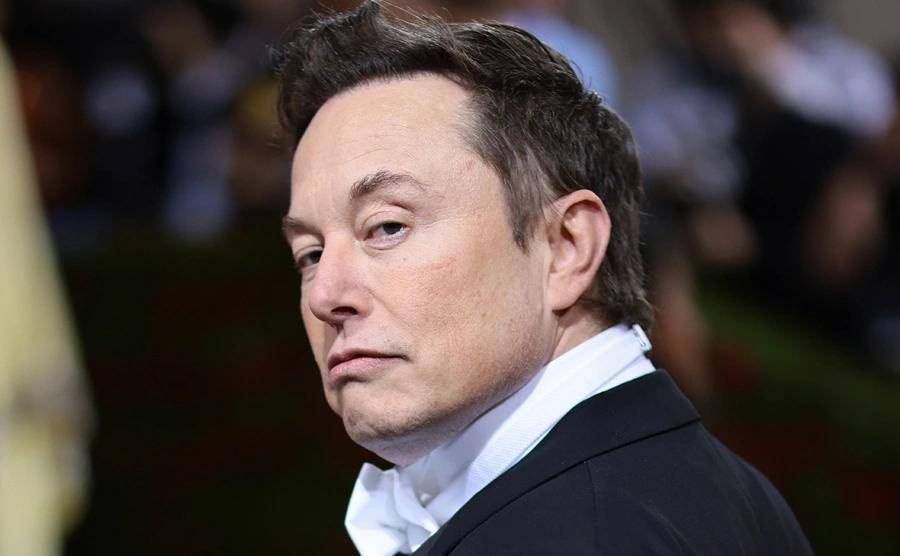 Маск 600 млрд долларлик бойликка эга тарихдаги биринчи одам бўлди